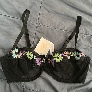 NWT Savage X Fenty Free Spirit Floral Embroidered Unlined Balconette Bra